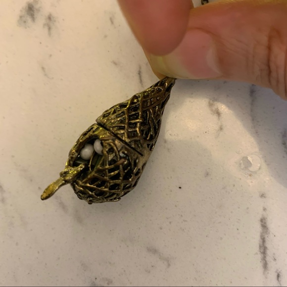 🐦 Baya Nest Necklace in Antique Gold Finish - Picture 4 of 7